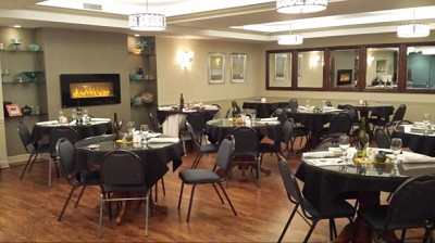 Hotel with restaurant in Mentor, OH