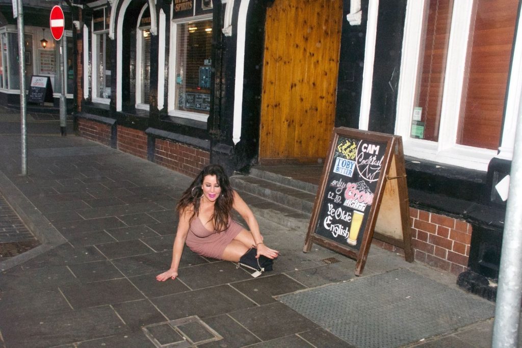 Lisa-Appleton-Nude-Sexy-Upskirt-Stars-com-22-1024x1536-22