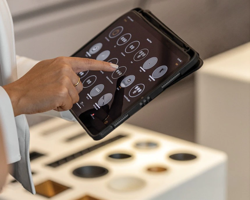 Casambi app controlling curtains from a tablet