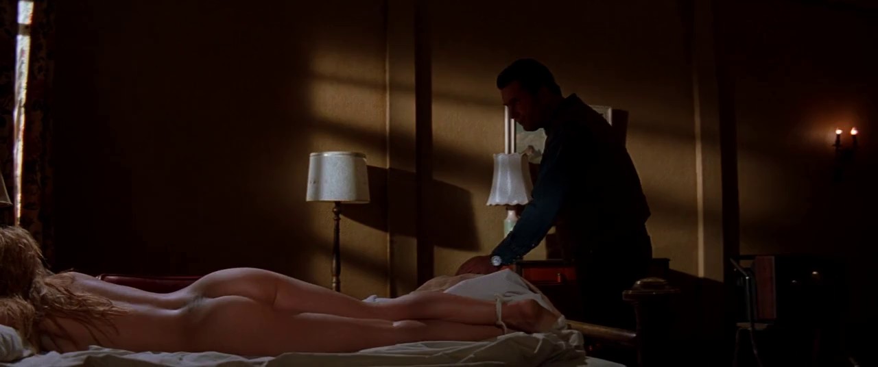 Vampires-1998-Blu-Ray-Hin-Eng-Tam-Tel-720p-8bit-x264-AVC-AAC-2-0-ESub-mkv-0002
