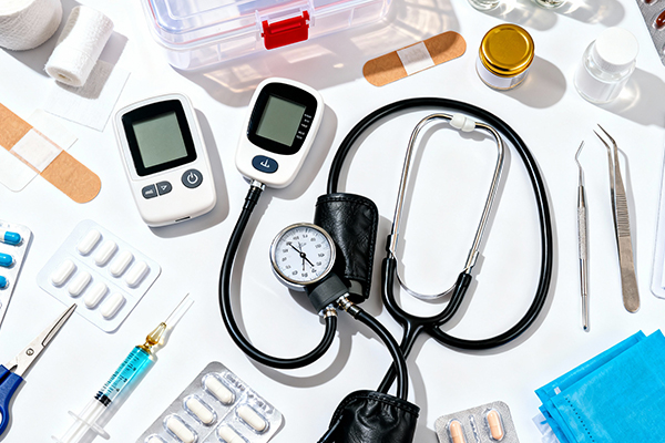 Как оптовые закупки медицинских товаров помогают снизить затраты на медицинские услуги