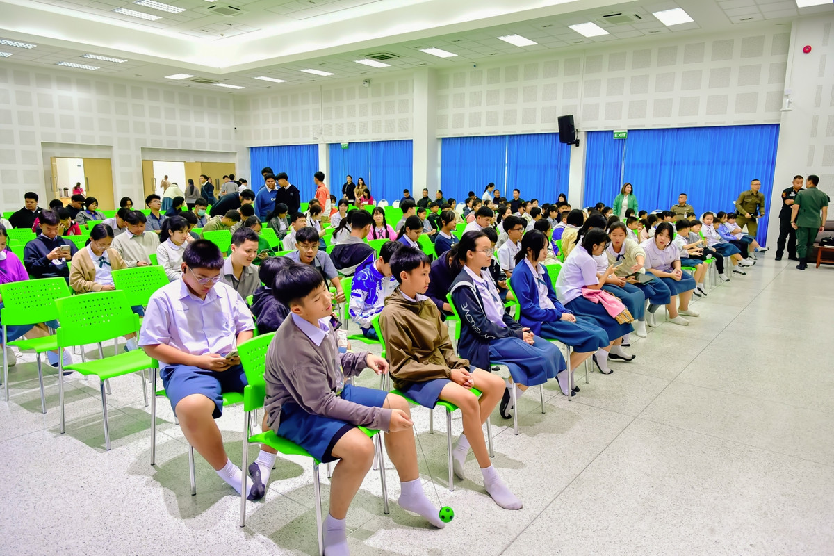 LINE_ALBUM_หนีซ่อนสู้มอดินแดง_250109_1_0