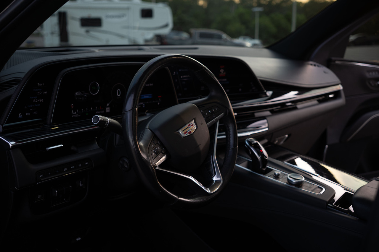 Cadillac Escalade View 14