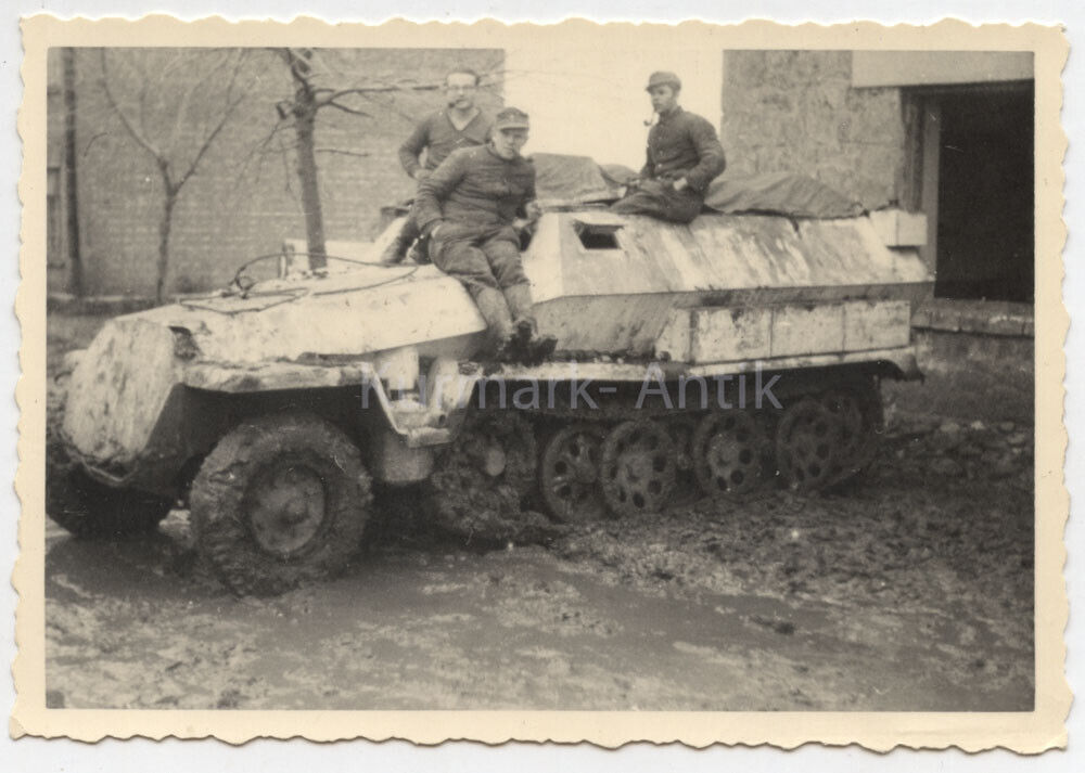 Foto Wehrmacht Russland 1944 Panzer Spähwagen Halbkette 251 Winter camo !!