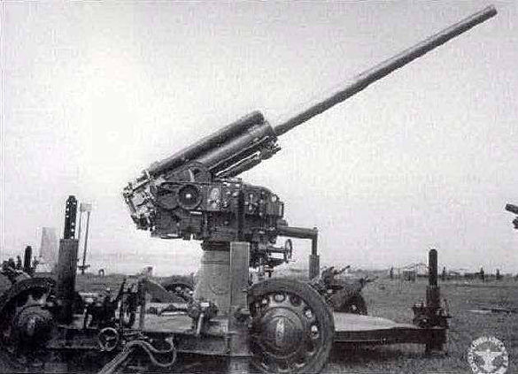 Un 90-53 Mod. 1939 en proceso de preparación para el combate Un 90-53 Mod. 1939 en proceso de preparación para el combate