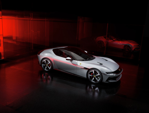 New_Ferrari_V12_ext_02_Design_white_640x480