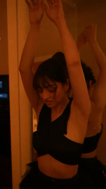 Sandeepa Dhar hot reels 1.00_02_11_27.Still013