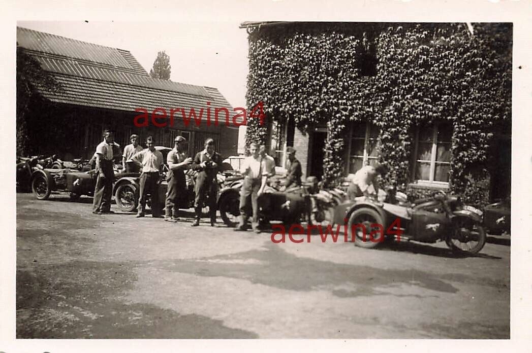 Deutsche Kradschützen mit Motorrad BMW R12 Lamotte - Beuoron Frankreich 1940