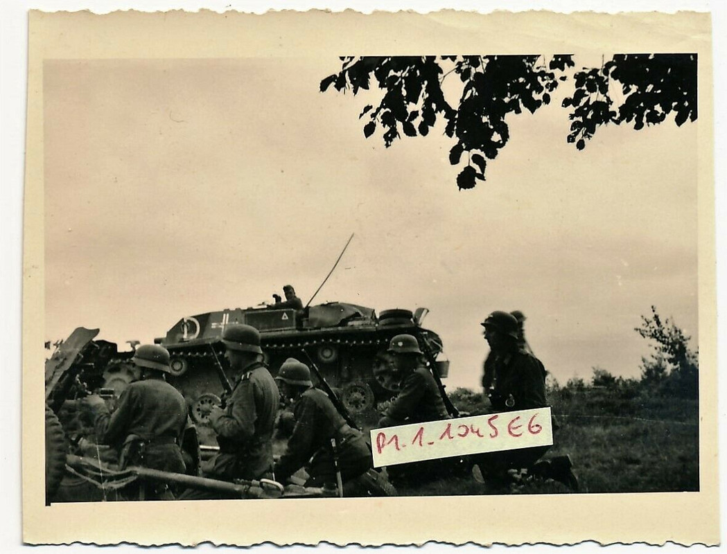 Sturmgeschütz in Russland mit PAK Geschütz im Einsatz entlang d.