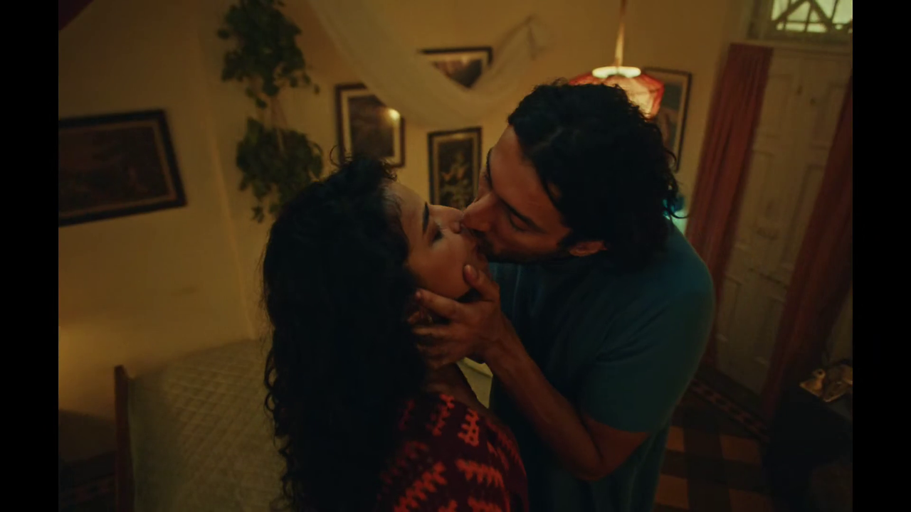 [Image: vlcsnap-2025-12-21-22h12m29s000.png]