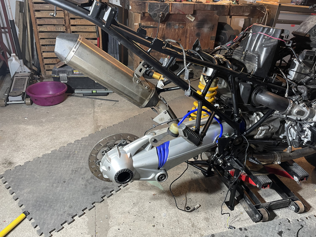 E9728D86-1F7F-4AF8-8E7E-83FAD9C7ADA8