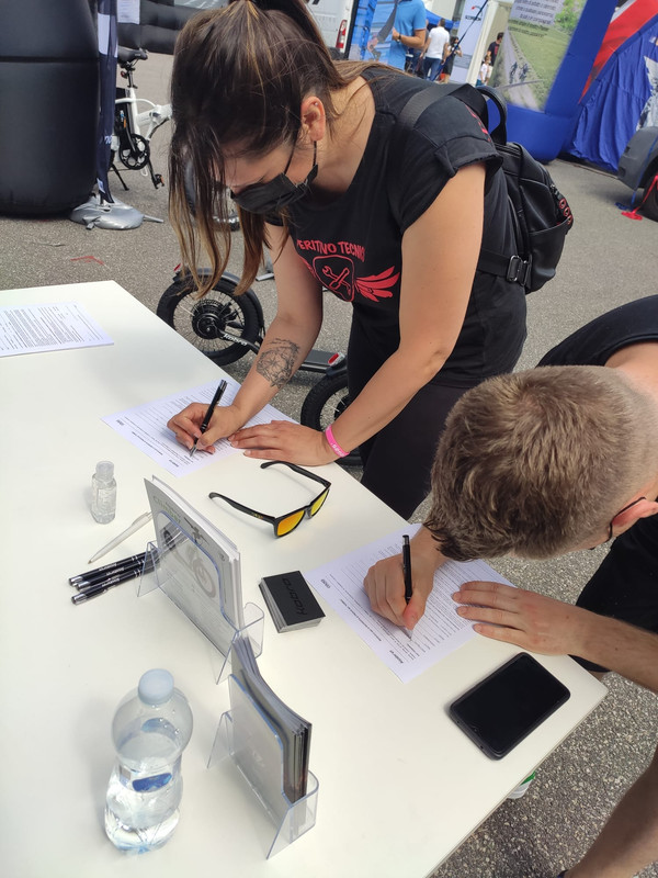 9FE7990B-A10C-4AFC-B7E8-E87AE7151D81