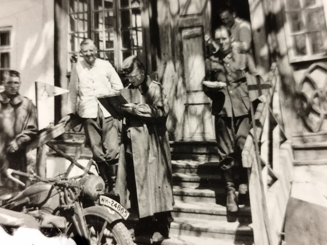 Foto Divisions Kommandeur Beiwagenkrad Ständer 5.Jäger Division Wappen RK1