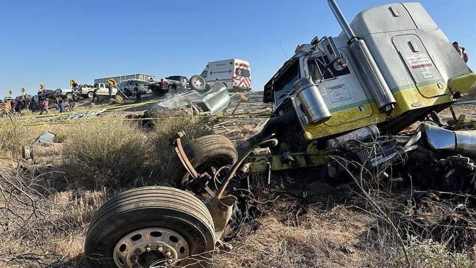 Fatídico accidente carretero en Sonora: Colisión de tráiler y automóvil deja cinco muertos
