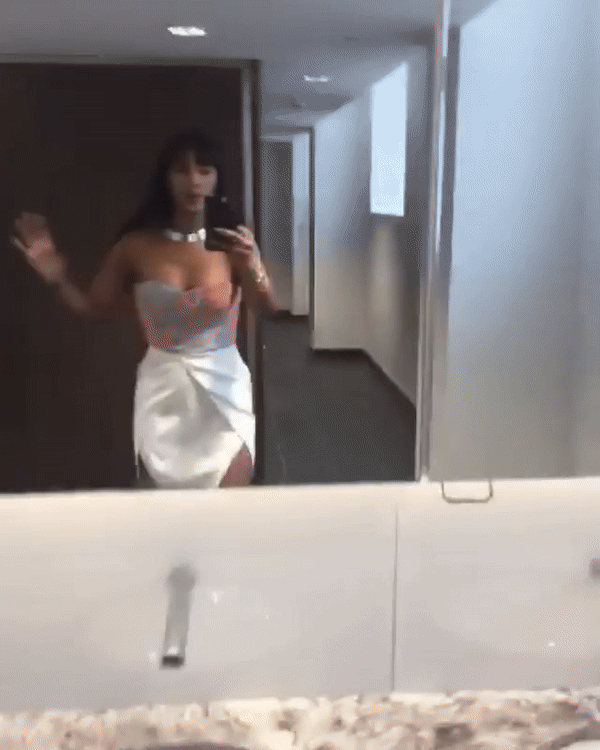 [Image: mayajama-1464467489-1260367109321828615-...verter.gif]