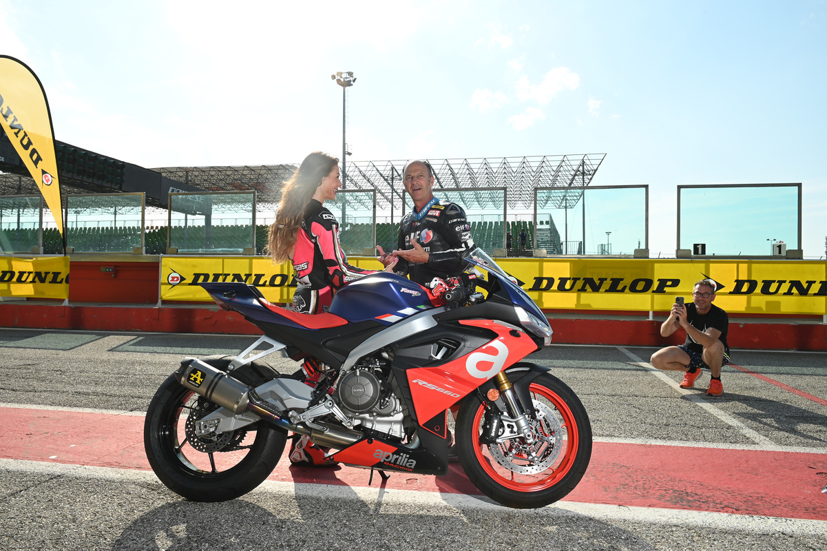 E80AE713-F901-44D2-8749-48AC59764C54