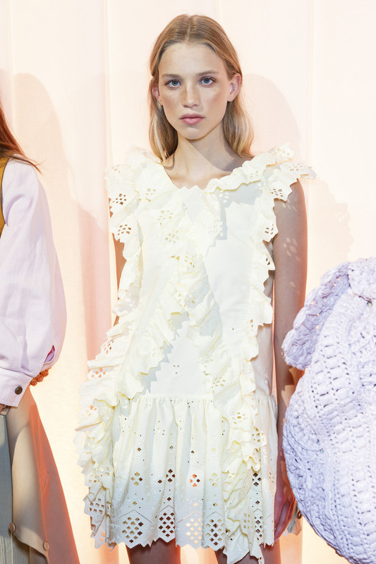 Alberta Ferretti Spring 2019 Backstage w0XkaMEB9yUx