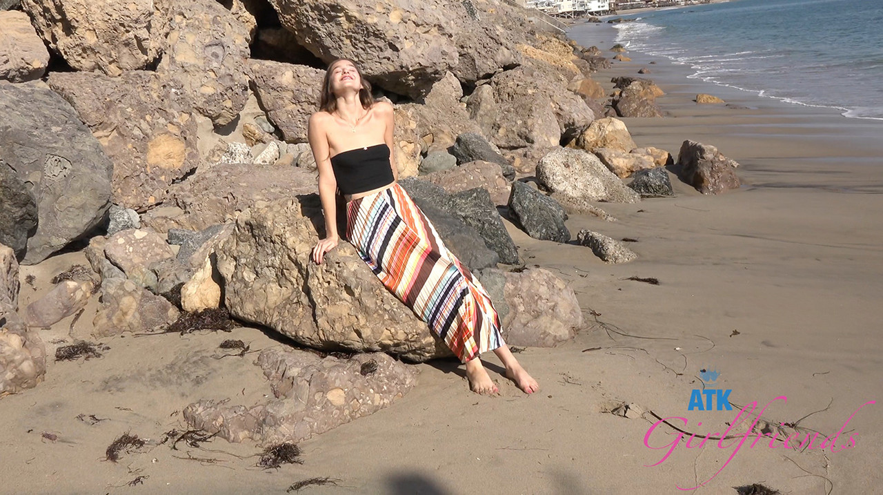 ATKGirlfriends 24 12 02 Violet Viper Malibu Pier 1