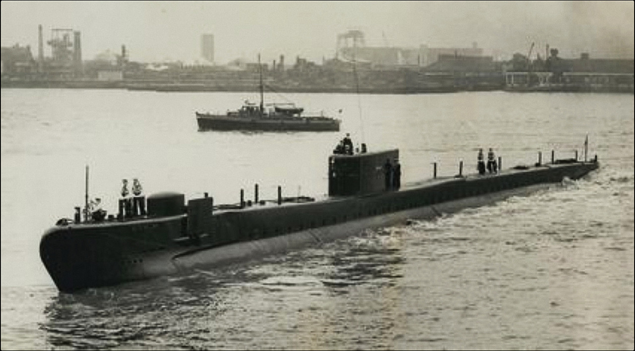 HMS Explorer (S30)-2