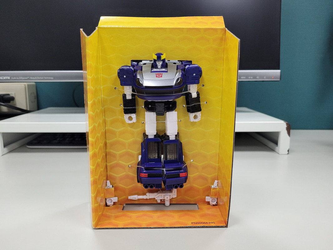 Buzzworthy-Bumblebee-Silverstreak-At-US-retail-04