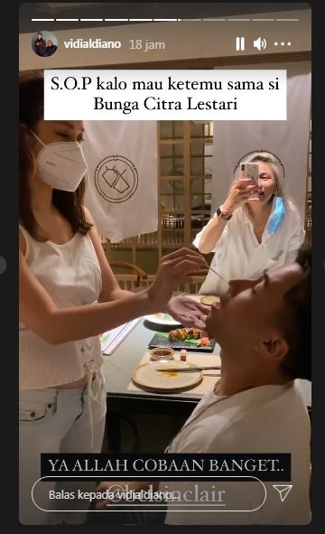 BCL memasukkan alat tes swab ke hidung Vidi Aldiano