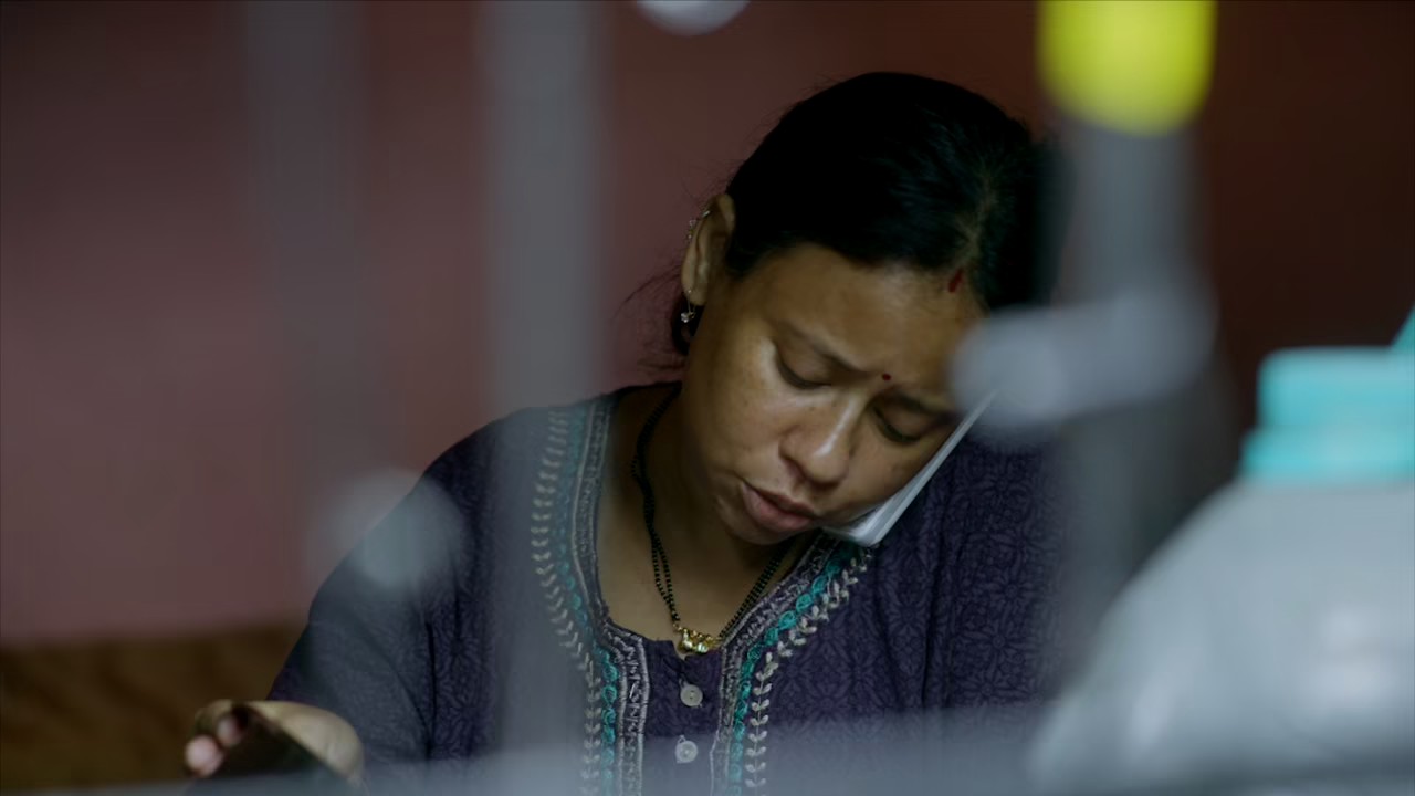 Chalti-Rahe-Zindagi-2024-Hindi-WEB-DL-720p-HEVC-EAC3-6ch-ESub-mkv-0003