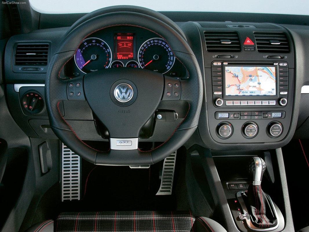 volkswagen-golf-v-gti-12