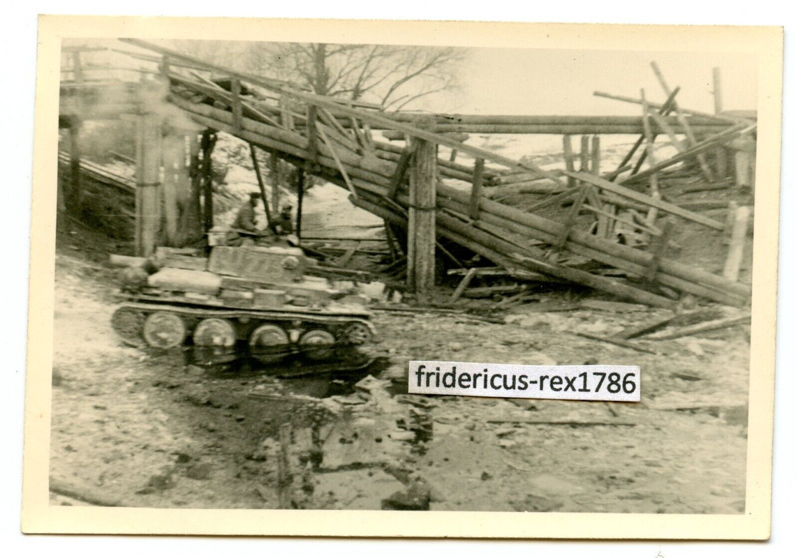 J9 Foto Ostfront Oblast Moskau Lama Übergang HKL Panzer Abt. PragaTNH PzKpfw 38t(4)