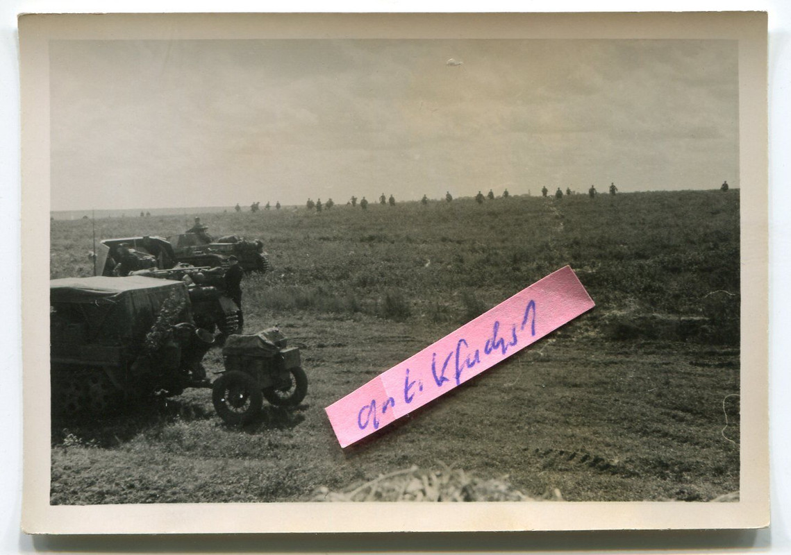 Deut. Panzer SFL und Halbkette mit Anhänger vor 