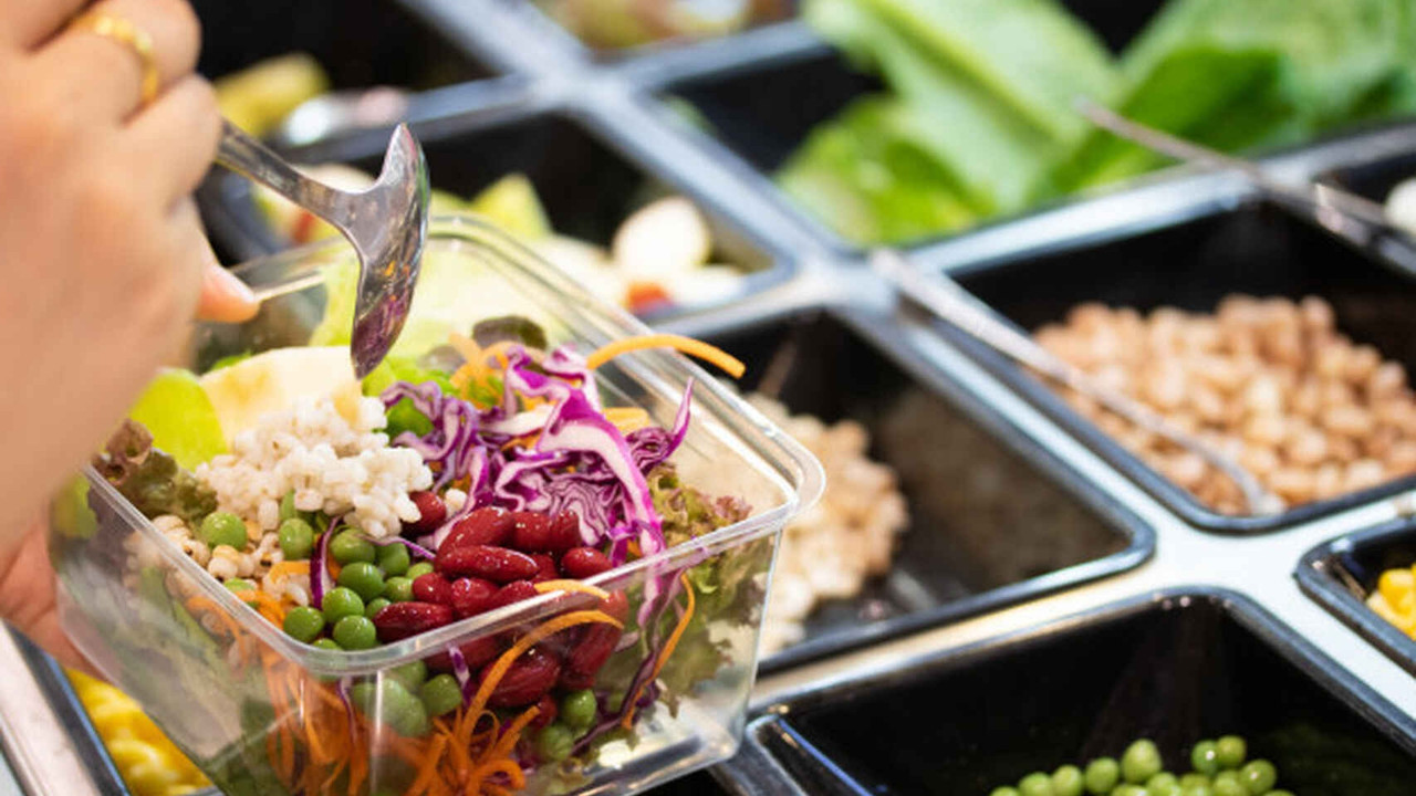 3 muertos por comer ensaladas empaquetadas, encuentran Listeria en el producto