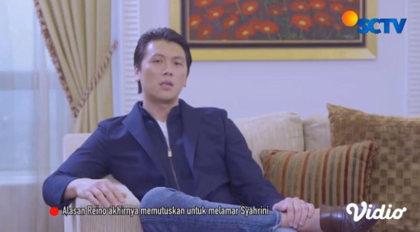 Reino Barack saat menceritakan perjalanan cintanya.