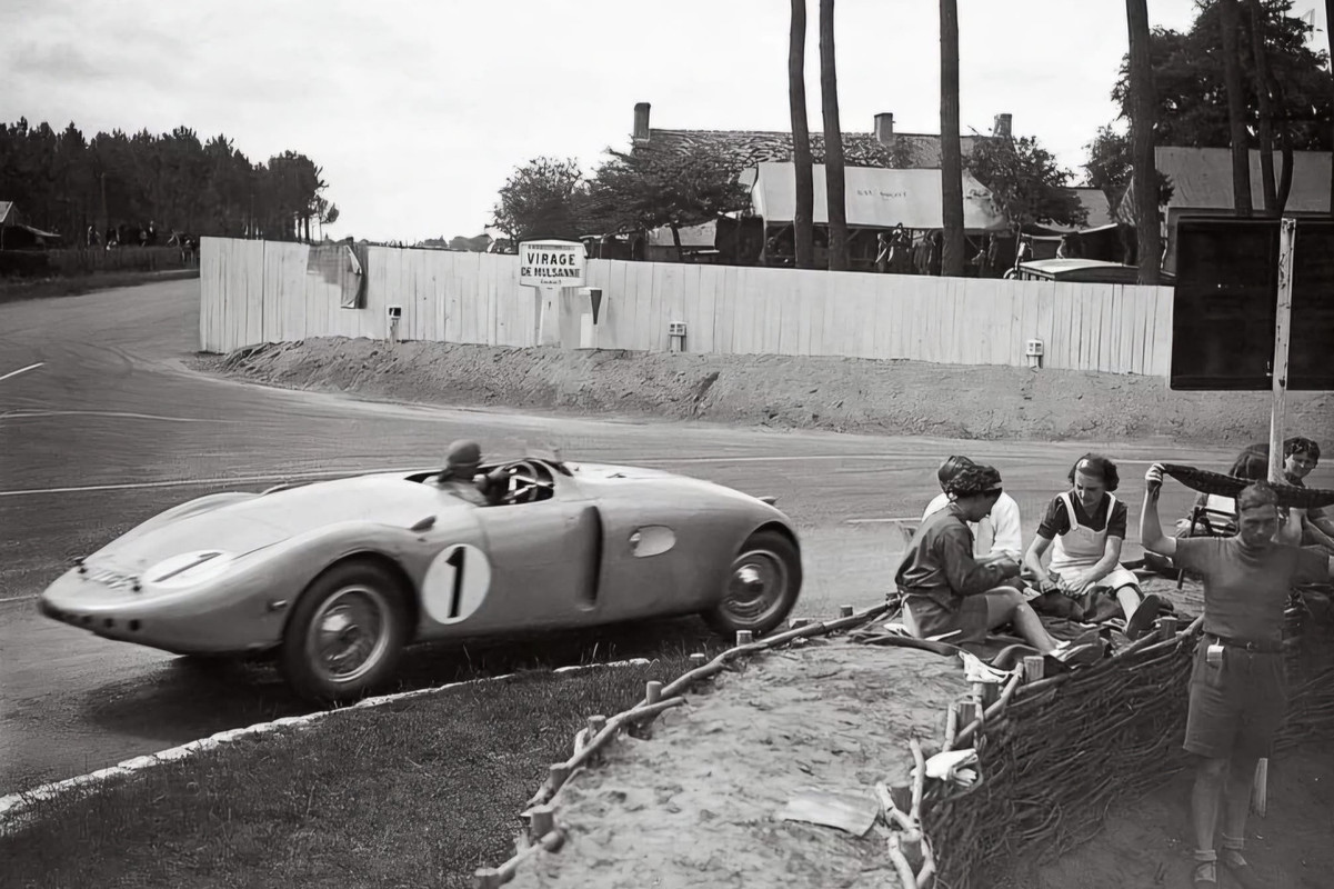 2A038085-C861-4D3D-9966-8293A58D593C