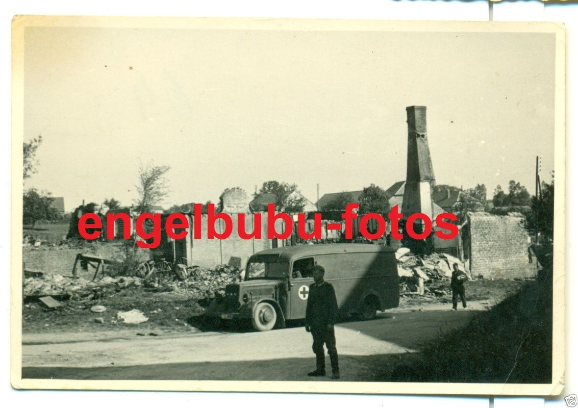 FAHRZEUG - SANITÄTS-LKW - ROT-KREUZ - FRANKREICH