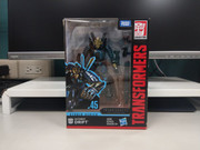 Transformers-Studio-Series-Helicopter-Drift-In-Hand-Photos-04-s
