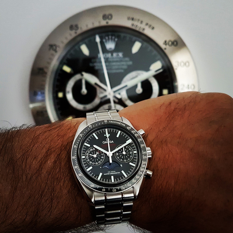 Ω Speedmaster Moonphase Co-Axial Master Chronometer Chronograph 44.25mm Cal. 9904