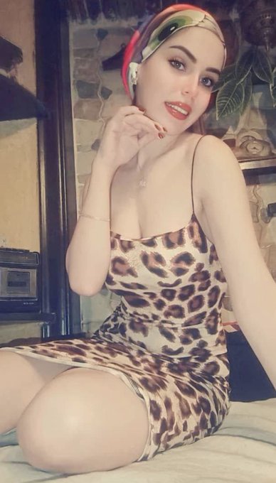 الكحبه رنا خطيبته للديوث المهان وحده بلاعه عير وكل يوم تتناك كدامه Image