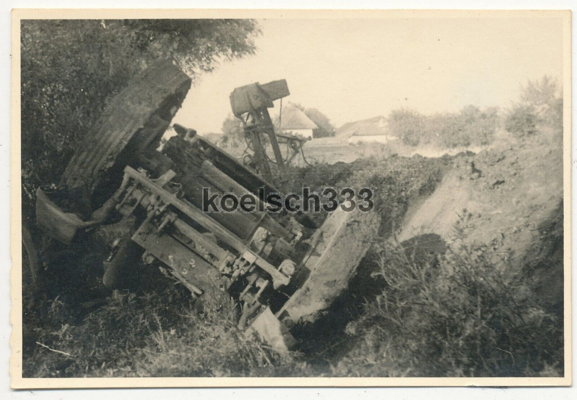 Foto 21cm Mörser Artillerie Geschütz der Wehrmacht umgestürzt an der Ostfront !(3)
