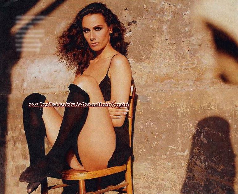 http://big.dada.net/gallery/Attrici_Italiane/Anna_Kanakis/Anna_Kanakis_0004.jpg