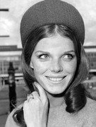 samantha-eggar-c42