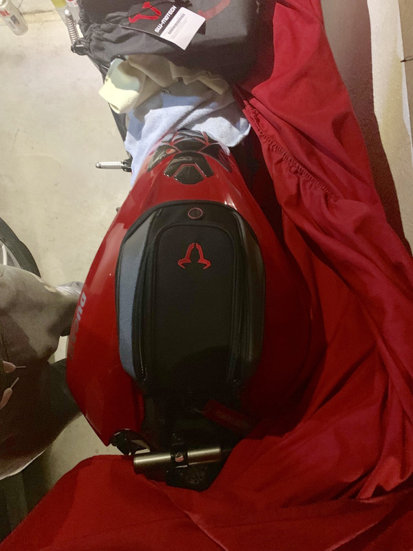 ECA3540D-6353-46EF-91A4-CF90207D8D7E