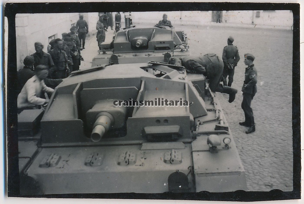 Orig. Foto Vormarsch StuG III Sturmgeschütz in E
