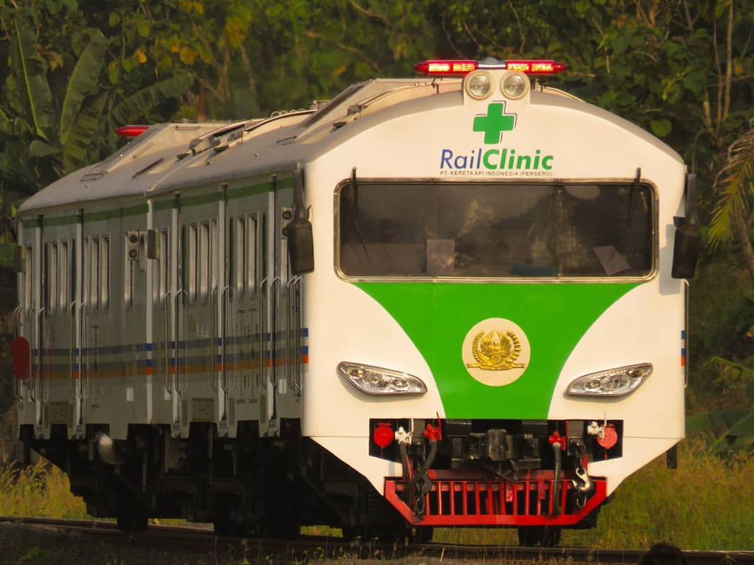 Kereta kesehatan Rail Clinic milik PT KAI (Persero).