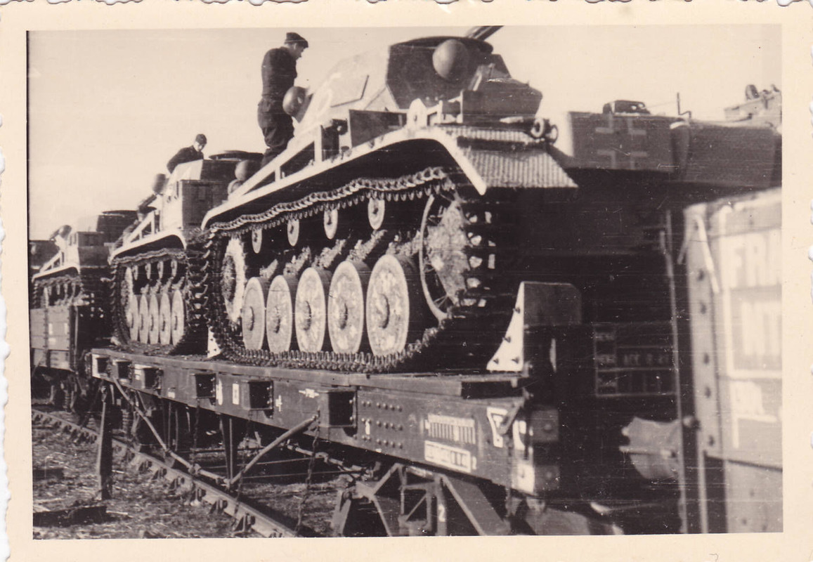 Panzer 2 P II auf Tiefbettwagen franz Herkunft fertig für den Transport
