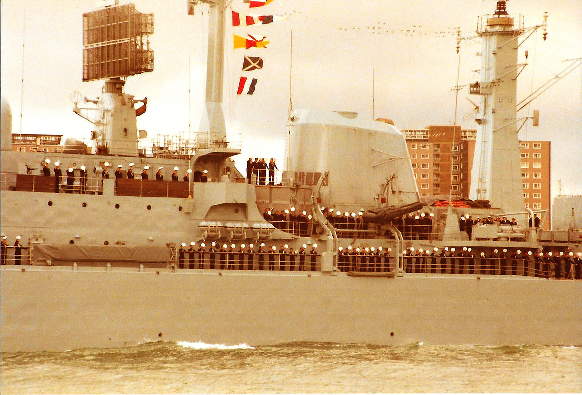 HMS Birmingham (D.86) направляется на Фолкленды, 17 июня 1982-1