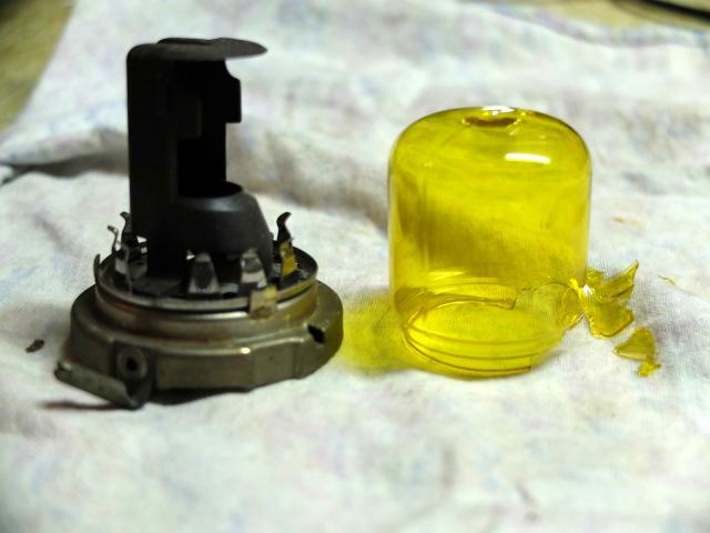 cabochon-lampe-jaune-51223df