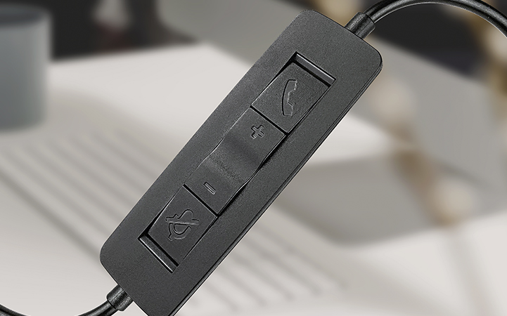 Monoauricular Xtech XTH-235 para conferencias, mostrando su diseño de un solo oído.