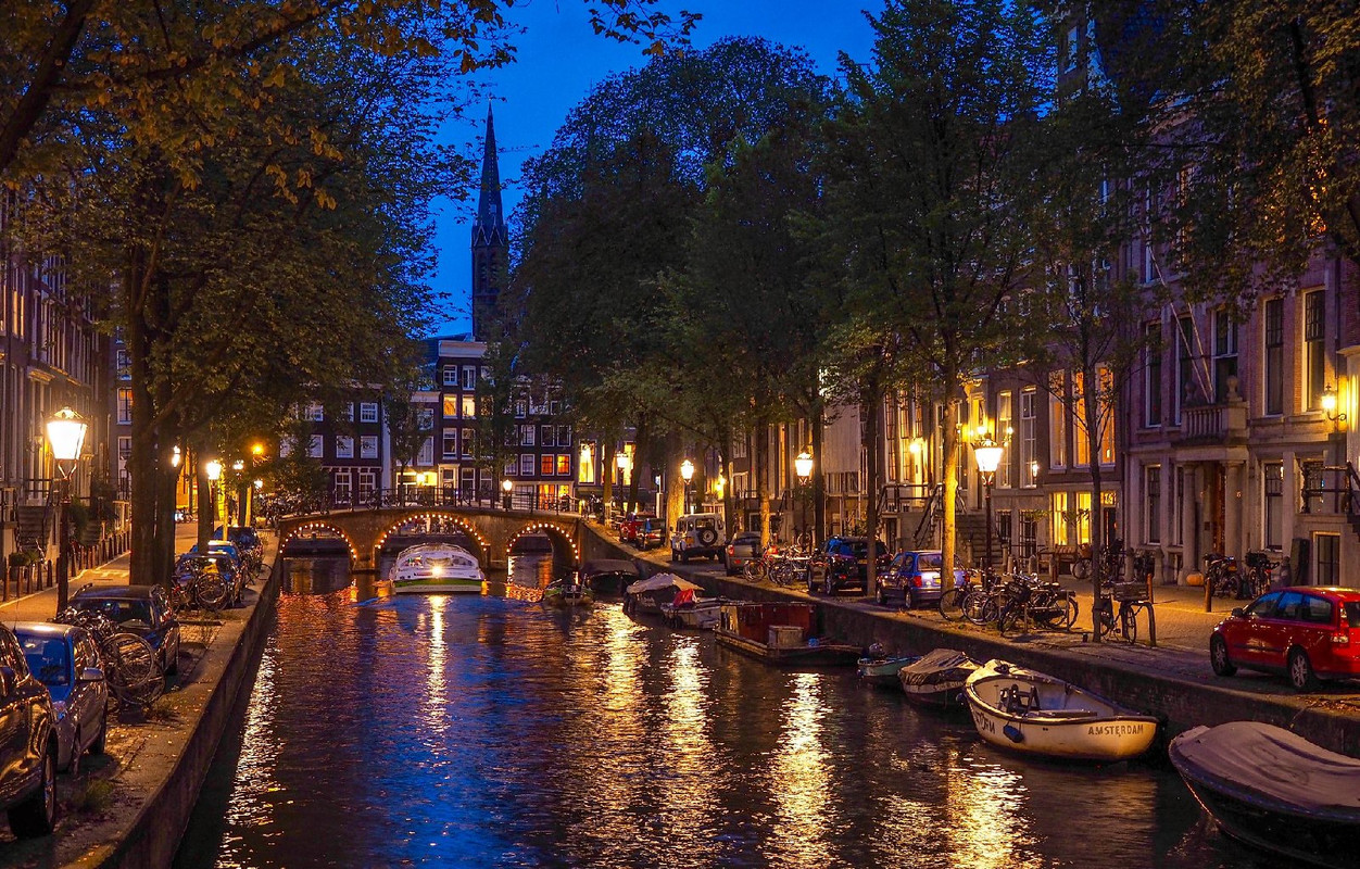 gold-amsterdamnight.jpg