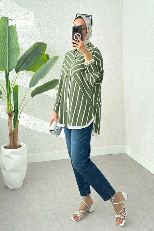 بلوزة خضراء شيفون للمحجبات تتضمن بلوزات طويلة من الشيفون وبنطلون جينز ازرق انيق. بلوزة خضراء شيفون للمحجبات تتضمن بلوزات طويلة من الشيفون وبنطلون جينز ازرق انيق.