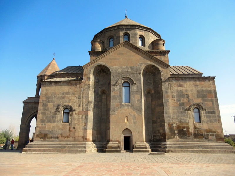 Армения - страна храмов, гор, камней и...