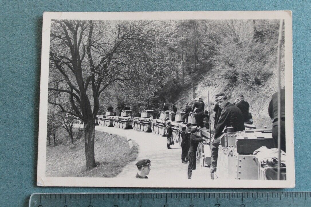 Foto Photo 113615 Wehrmacht Panzer tank Kolonne Staffel Panzermänner 1941 Eifel